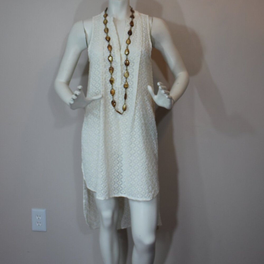 Anthropologie HD in Paris Sheer Tunic lace in cream color  sleeveles  size small